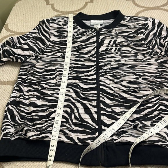 Alfred Dunner Upper East Side Zebra Print Bomber zip up Jacket - Picture 7 of 14